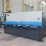 મેટલ પ્લેટ, મેટલ શીયરિંગ મશીન માટે હાઇડ્રોલિક શીટ મેટલ ગિલોટિન કટીંગ મશીન સી.એન.સી.